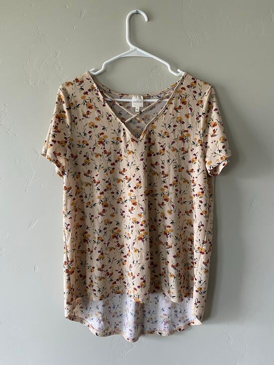Kaileigh Tops - Kaileigh Neutral Colored Floral Print Short Sleeved Blouse- Size Large